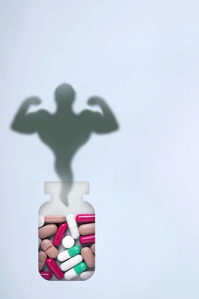 Anabola, sport knark i bank och bilden av en bodybuilder i form av en skugga. Medicinska begreppet missbruk av dopning — Stockfoto