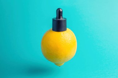 C vitamini veya temel narenciye petrol ile serum. Limon suyu sitrik asit. Kavramı