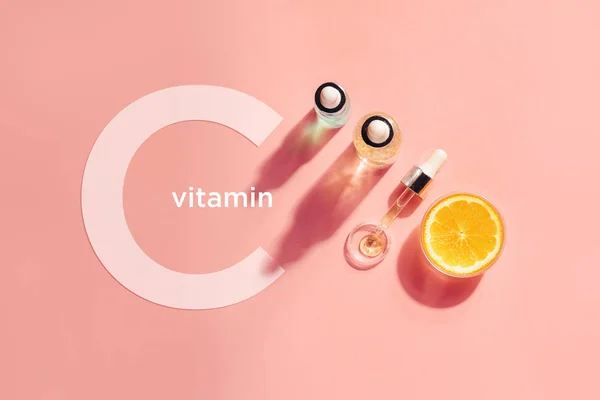 Serum med C-vitamin, koncept design. Skönhetsbehandling, kroppsvård. Flat Lay. — Stockfoto