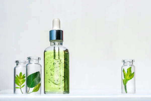 Doğal kozmetik ürünü, cilt ve saçın bakımı ve güzelliği için serum.