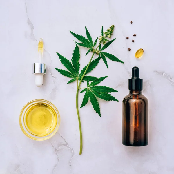 Medyczny olej z marihuany. Produkty z konopi olejowych CBD Alternatywna Homeopatia — Zdjęcie stockowe