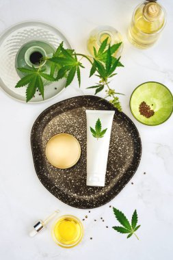 Kozmetik CBD yağı. Esrar yağlı kozmetik ürünleri, tentür düzlüğü