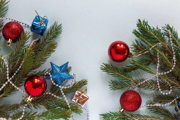 Νέο Έτος Διακοσμήσεις Των Κλαδιών Πεύκου Και Χριστουγεννιάτικο Δέντρο Και — Φωτογραφία Αρχείου