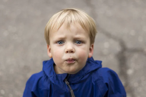 Outdoor portrait of beautiful toddler boy looking at camera — Stock Photo, Image