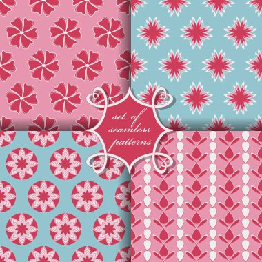 Dört Dikişsiz desen vektör seti. Dekoratif şeritli çiçekler, şekil. Duvar kağıtları, dolgu görüntüler, web sayfası, arka plan, yüzey için kullanılabilir