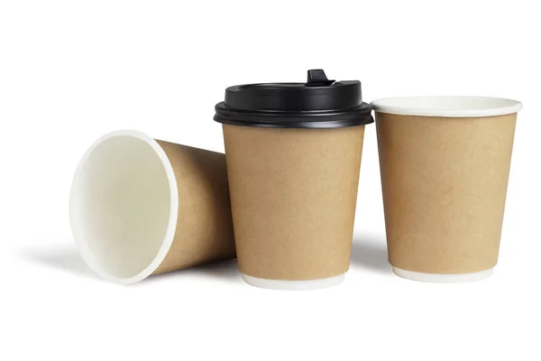 テイクアウトのコーヒー カップの白い背景の上の行 — ストック写真