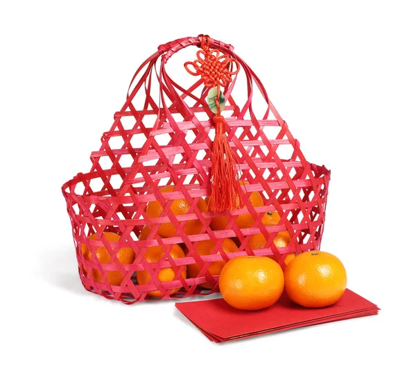 Chinese Gift Basket of Mandarin Oranges and Red Packets — Stock Photo, Image