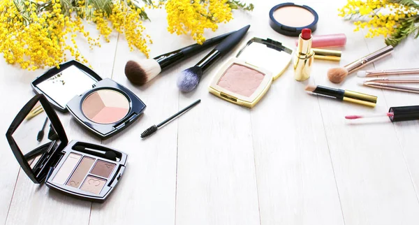 Set Cosméticos Decorativos Para Maquillaje Powder Rouge Eyeshadow Corrector Pinceles —  Fotos de Stock