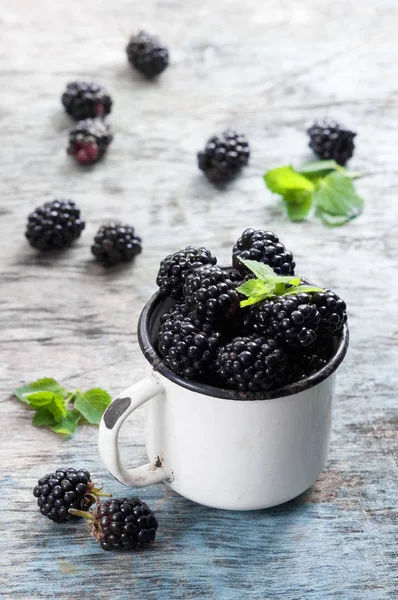 Fresh Blackberries Mint Leaves White Cup Rustic Wooden Background Copy — Stock Photo, Image