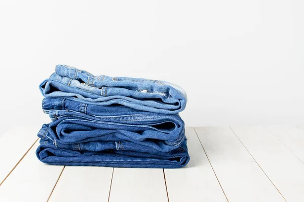 Jeans Een Lichte Achtergrond Detail Van Mooie Blauwe Spijkerbroek Jeans — Stockfoto