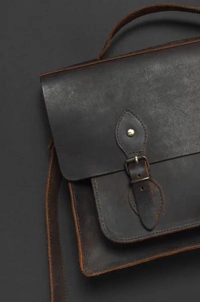 Concept Mode Sac Cuir Marron Pour Homme Sur Fond Noir — Photo