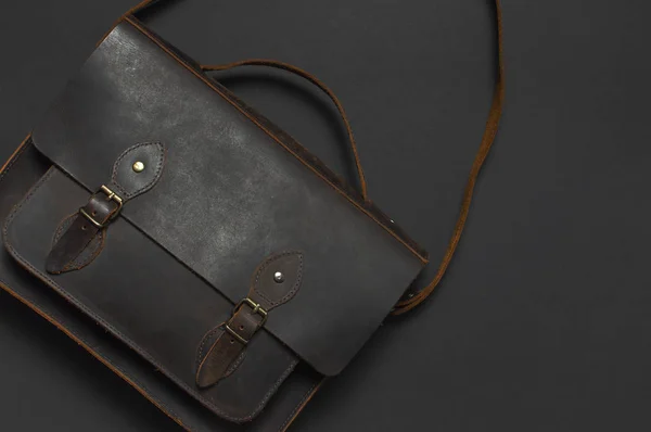 Concept Mode Sac Cuir Marron Pour Homme Sur Fond Noir — Photo