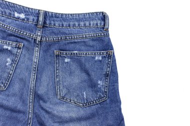 Kot üzerinde beyaz arka plan en iyi görünüm düz izole yatıyordu. Güzel mavi jeans detayını. Kot doku veya kot arka plan. Trend Giyim. Güzellik ve moda, giyim kavramı.