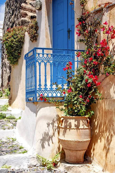 Isla de Santorini, Grecia, Mar Egeo, Europa. Detalles de la arquitectura cíclica tradicional, uno de los destinos turísticos más bellos del mundo. Famoso destino de viaje — Foto de Stock