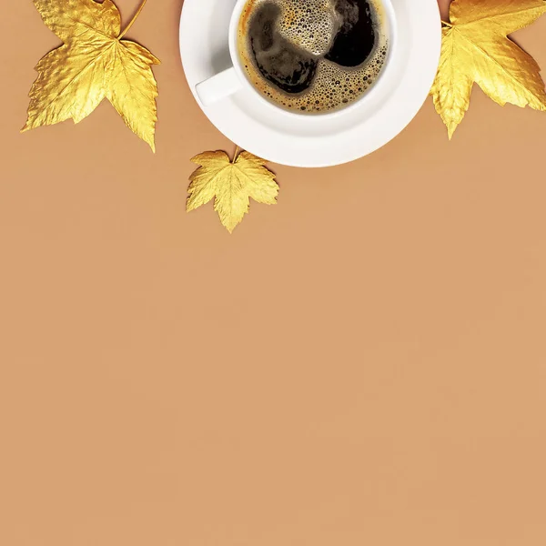 Autumn composition. White cup of coffee, golden maple leaves on beige background. Flat lay, top view, copy space. Autumn, fall concept — Stock Photo, Image