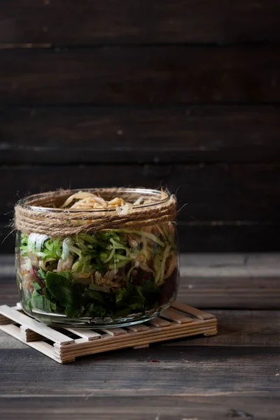 Вегетарианский Салат Соевых Бобов Банке — стоковое фото