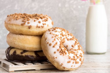 Bir yığın çeşitli börekler