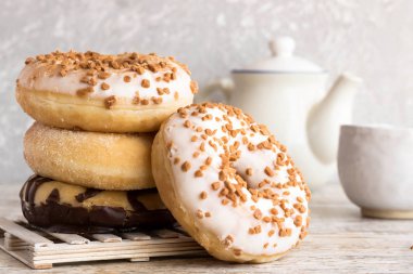 Bir yığın çeşitli börekler