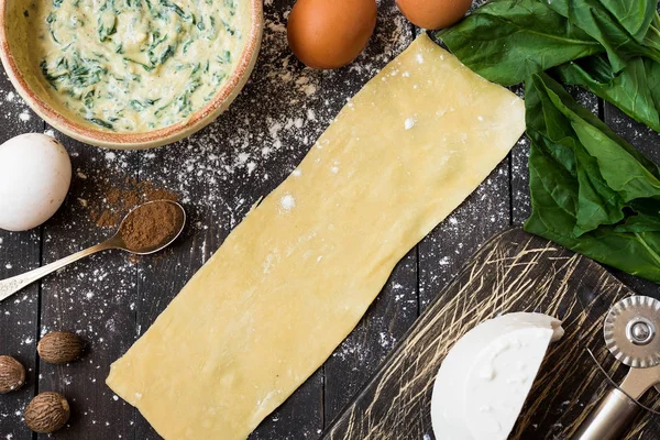 Ravioli mit Ricotta, Spinat und Muskatnuss — Stockfoto