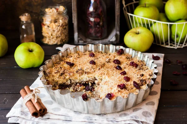 Geleneksel İngiliz tatlı elma yengeç ile kurutulmuş cranberries