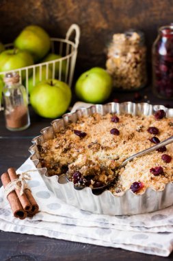 Geleneksel İngiliz tatlı elma yengeç ile kurutulmuş cranberries