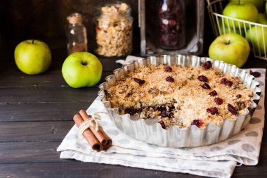 Geleneksel İngiliz tatlı elma yengeç ile kurutulmuş cranberries