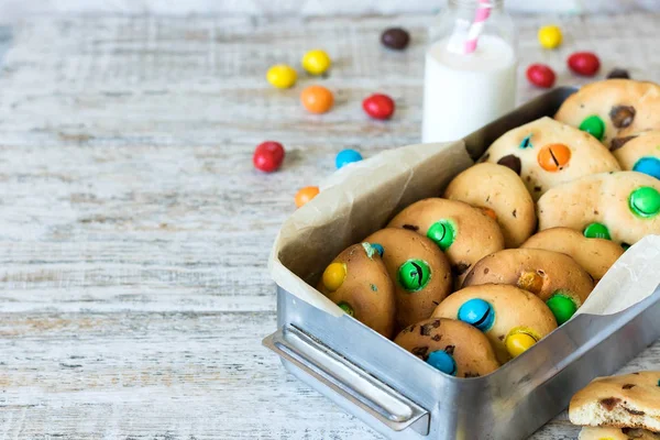 Galletas Americanas Caseras Con Dulces Chocolate Coloridos — Foto de Stock