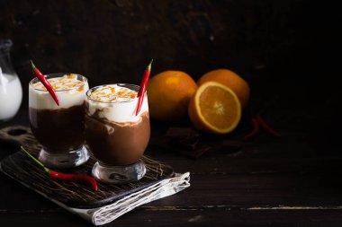 Sıcak çikolata portakal ve kırmızı biber ile sezon soğuk için ısınma