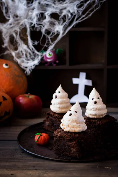 Dessert Halloween Chocolate Brownies Ghosts Meringues — Stock Photo, Image