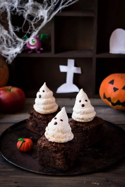 Dessert Halloween Chocolate Brownies Ghosts Meringues — Stock Photo, Image