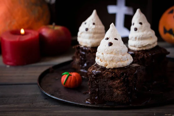 Dessert Halloween Chocolate Brownies Ghosts Meringues — Stock Photo, Image