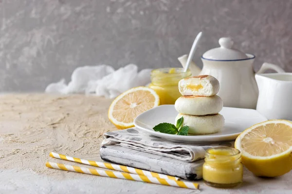Panqueque Queso Sobre Harina Arroz Con Crema Natillas Limón Para — Foto de Stock
