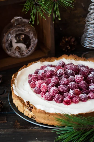 Weihnachtsbaiser Mit Frischkäse Und Kandierten Preiselbeeren — Stockfoto