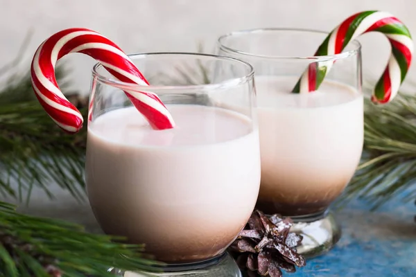 Ev yapımı Baileys yeni yıl için kokteyl
