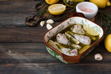 Limon-şarap soslu tavuk ızgara