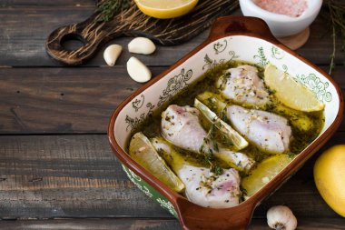 Limon-şarap soslu tavuk ızgara