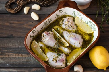 Limon-şarap soslu tavuk ızgara