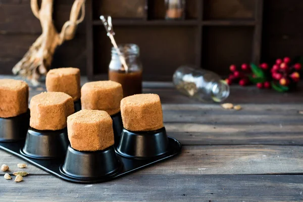Honey cakes with ginseng and cardamom — Stock Photo, Image