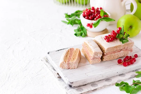 Şeker ve gluten olmadan Apple-Frenk üzümü Yapıştır