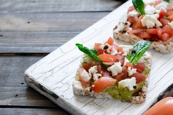 Caprese salad with pesto and balsamic vinegar on multigrain bread — Stock Image Caprese salad with pesto and balsamic vinegar on multigrain bread Stock Picture