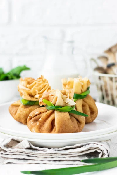 Pancake bags stuffed with with fried oyster mushrooms with spinach — Stock Photo, Image