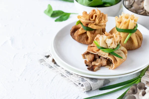 Pancake bags stuffed with with fried oyster mushrooms with spinach — Stock Photo, Image
