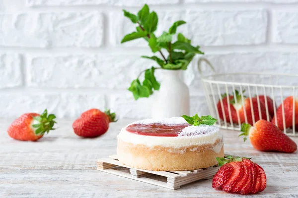 Çilekli Porsiyonlu Cheesecake