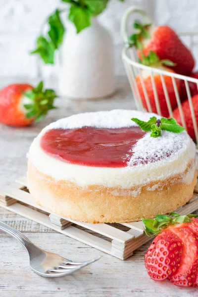 Çilekli Porsiyonlu Cheesecake