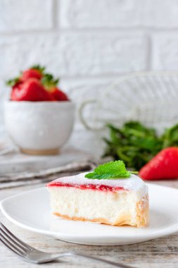 Çilekli Porsiyonlu Cheesecake