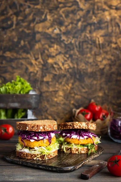 Veggie Sandwich mit Reisschnitzel — Stockfoto