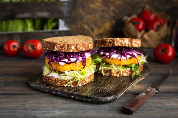 Veggie Sandwich mit Reisschnitzel — Stockfoto