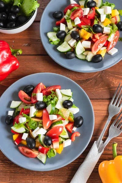 新鮮なトマト、ピーマン、キュウリのギリシャサラダ — ストック写真