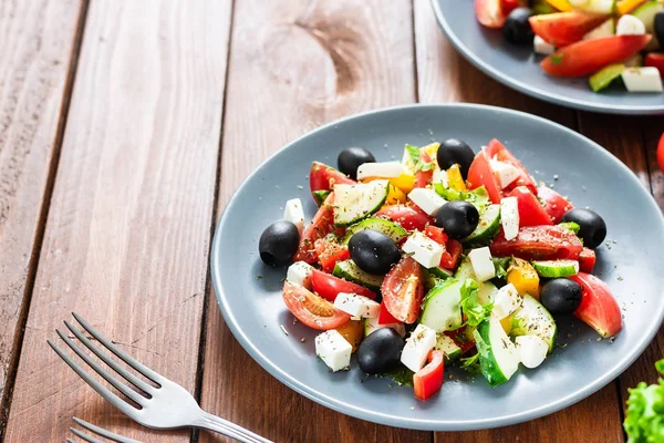 希腊沙拉与新鲜的西红柿,辣椒和黄瓜 — 图库照片