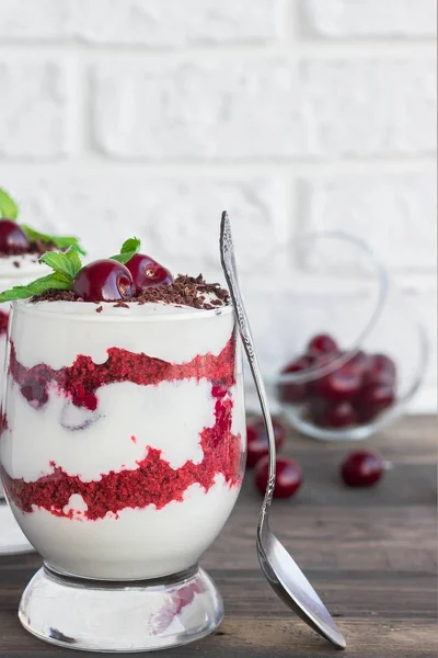 Trifle red velvet with cherry — Stock Photo, Image